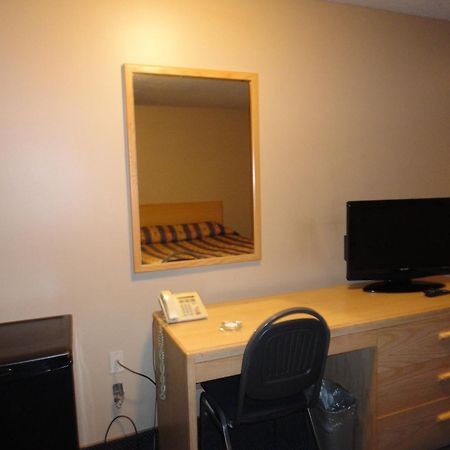 Venture Inn Hotel Saskatoon Bagian luar foto
