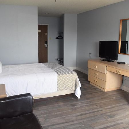 Venture Inn Hotel Saskatoon Bagian luar foto