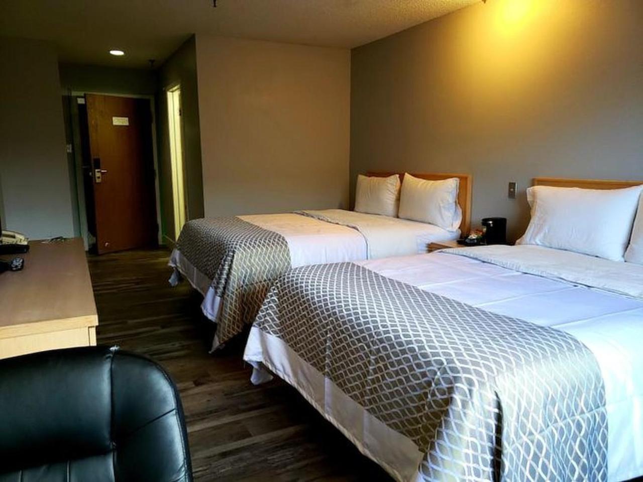 Venture Inn Hotel Saskatoon Bagian luar foto