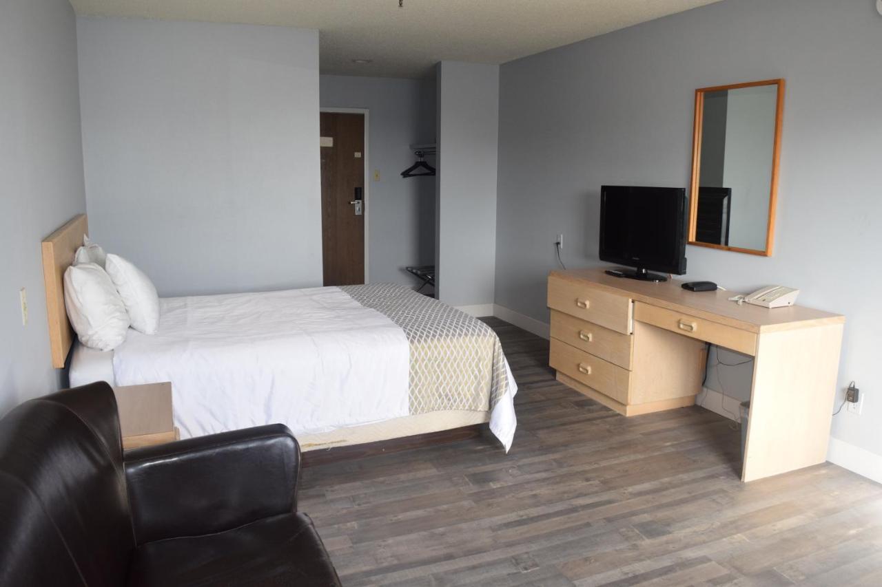 Venture Inn Hotel Saskatoon Bagian luar foto