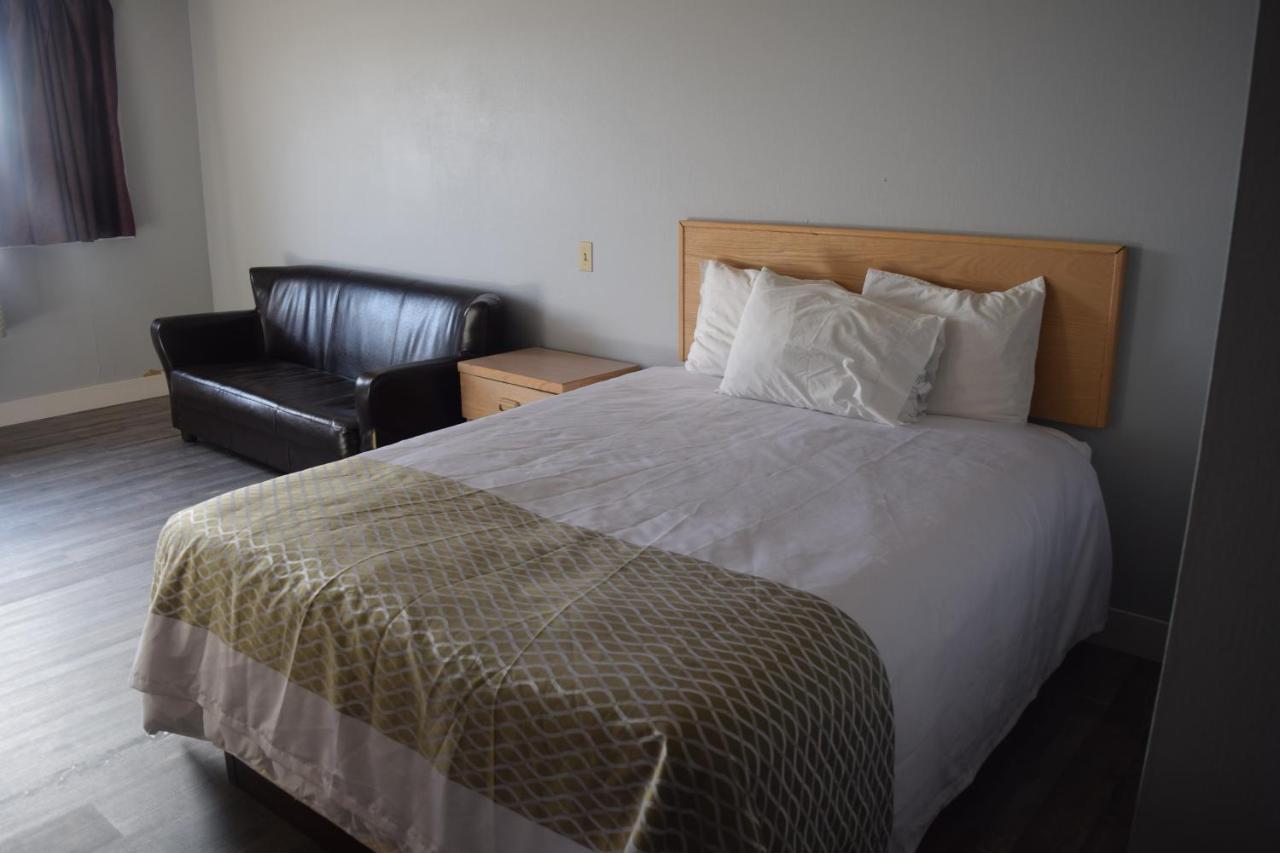 Venture Inn Hotel Saskatoon Bagian luar foto