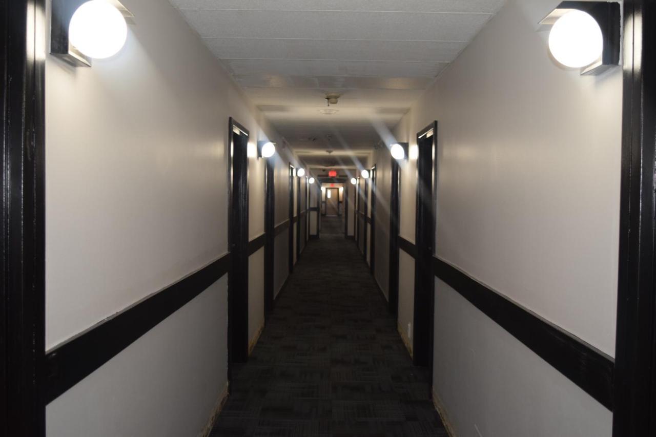 Venture Inn Hotel Saskatoon Bagian luar foto