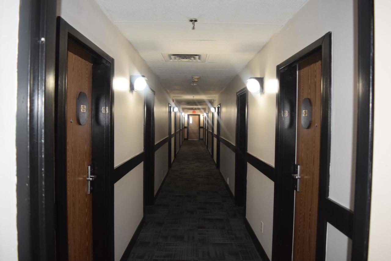 Venture Inn Hotel Saskatoon Bagian luar foto