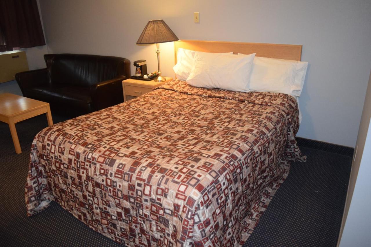 Venture Inn Hotel Saskatoon Bagian luar foto
